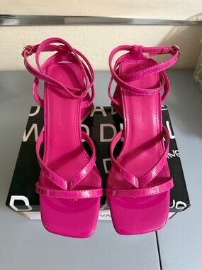 New Women’s Sandals Size 5.5 Wild Diva kitsa Block Heel Neon Pink Strappy Sandal